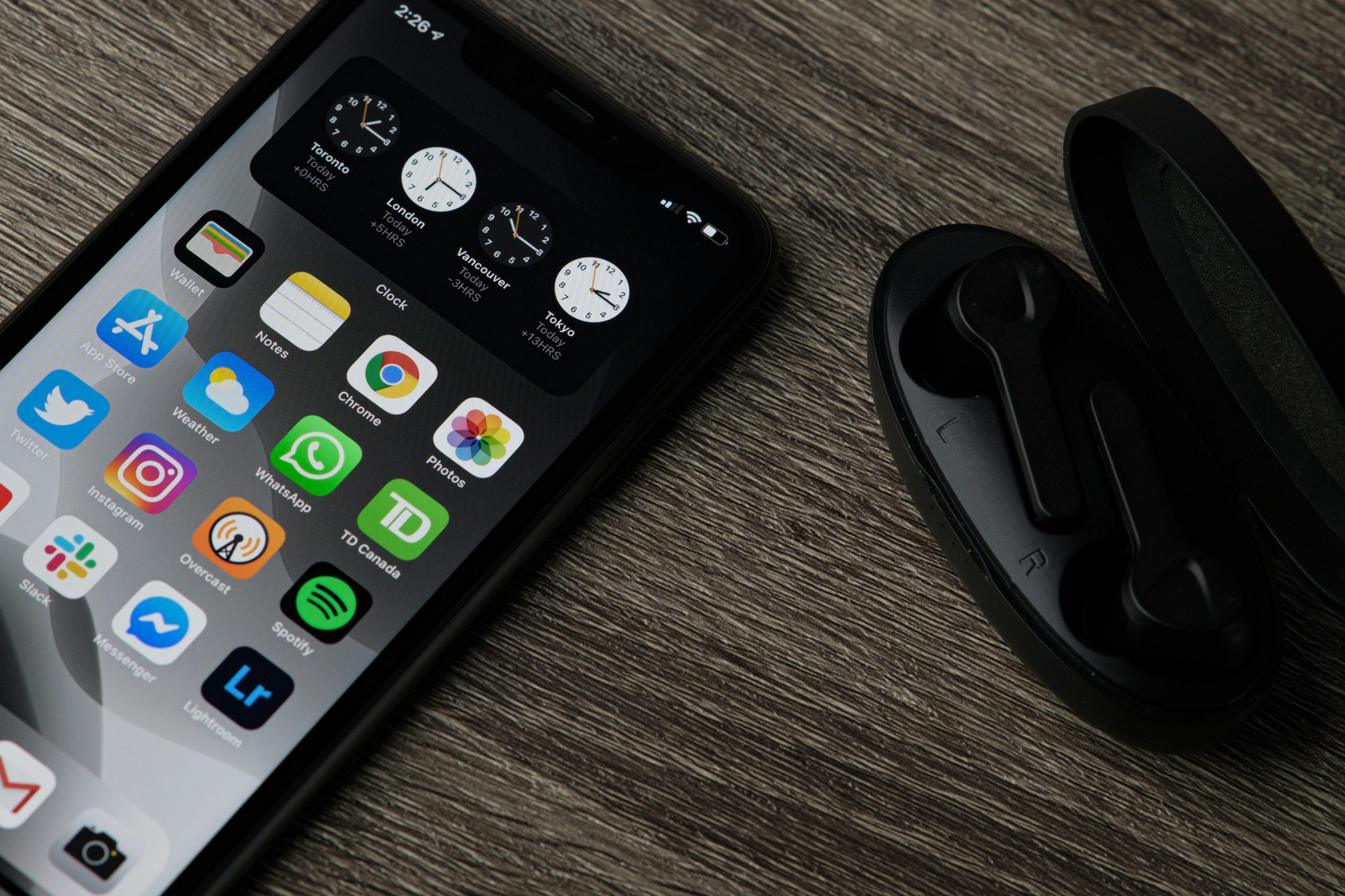 iPhone, Tani iPhone, serwis