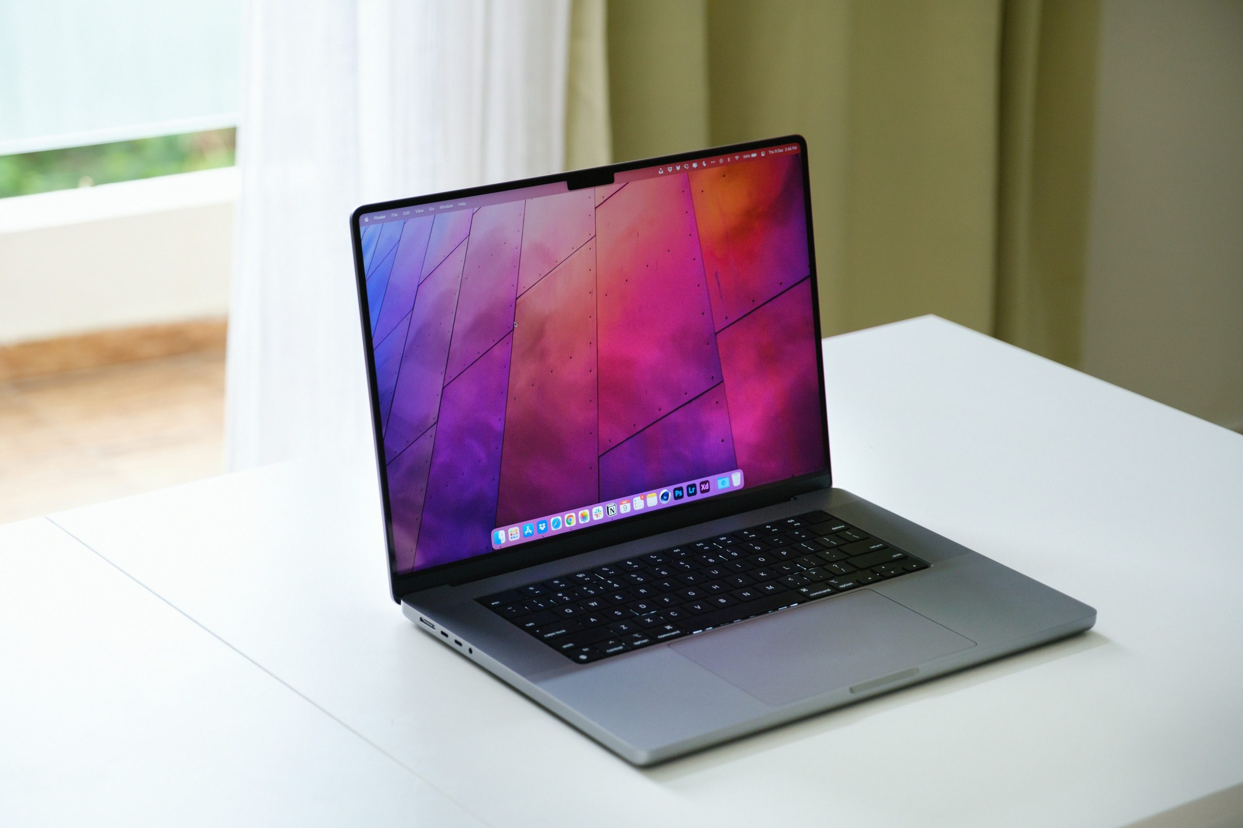Apple MacBook Pro koncepcyjny projekt z ekranem dotykowym OLED