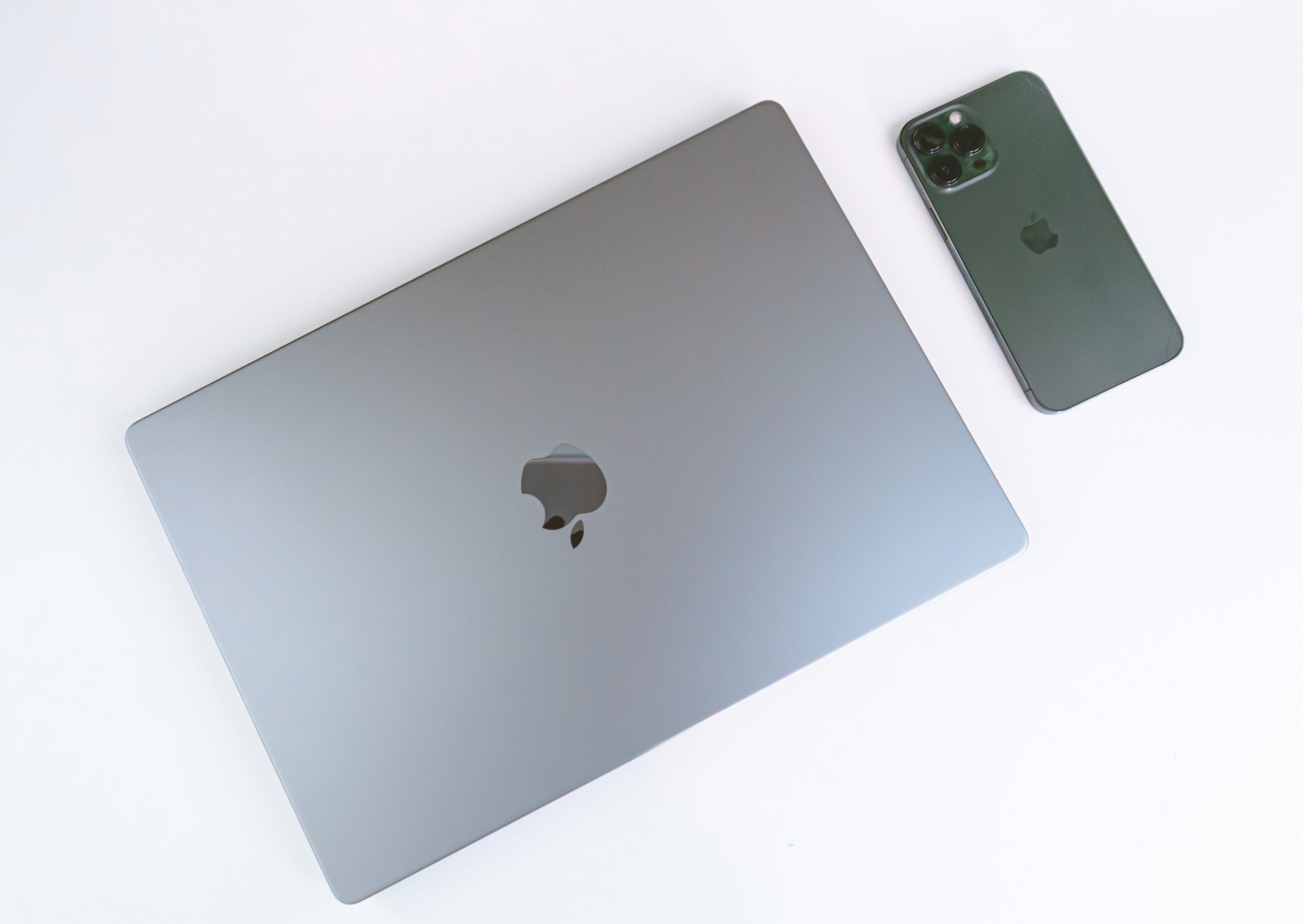 Ekosystem Apple – współpraca iPhone, MacBook i iPad w praktyce