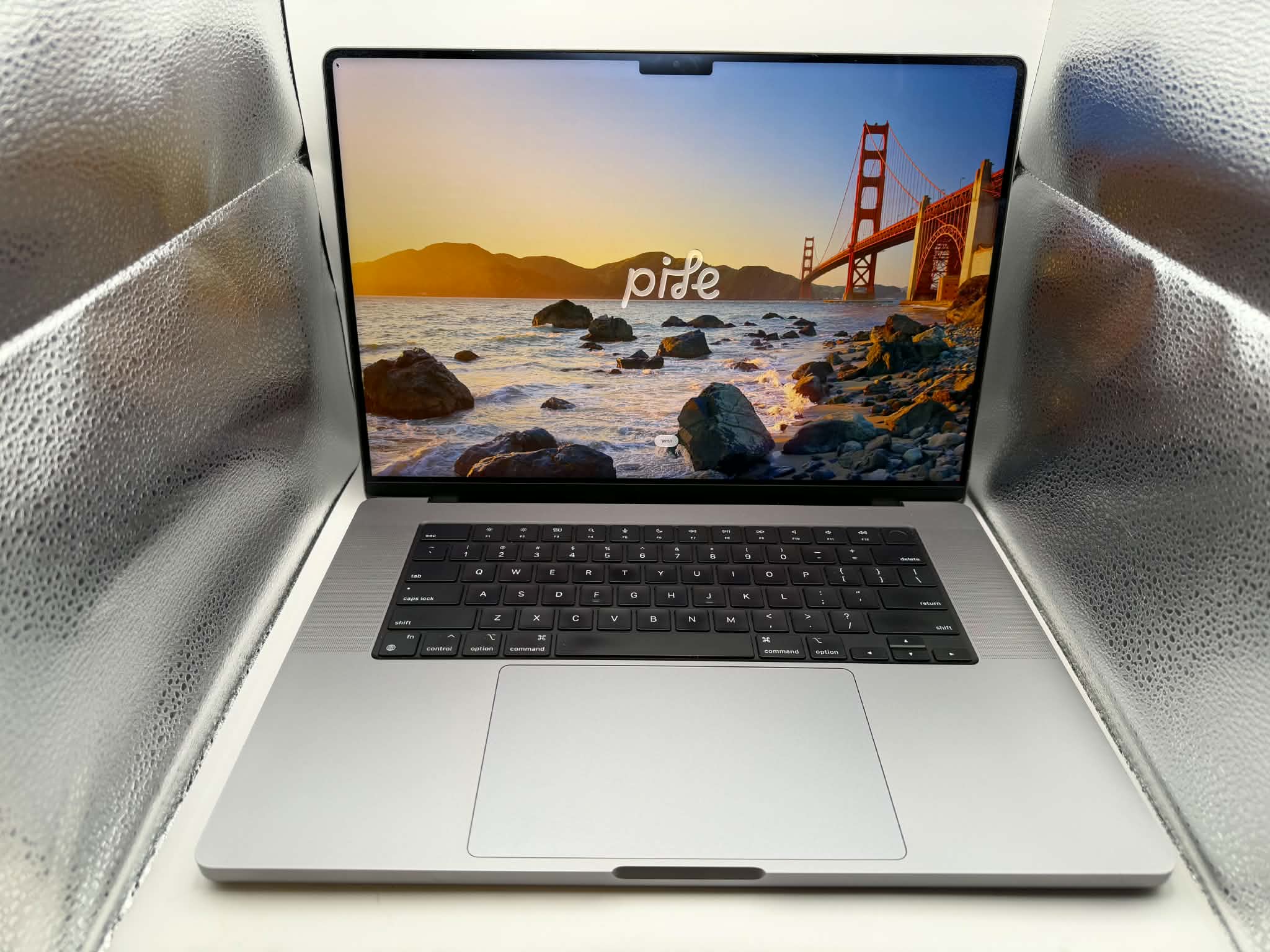 a2485-m1-max-64gb-2tb-24gpu-01-macbook-16-pro-02